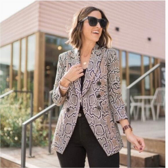 Cabi Knit Blazer Jacket Double Breasted Snake Print Career Size 4 Tan Gray Multi - Picture 2 of 16